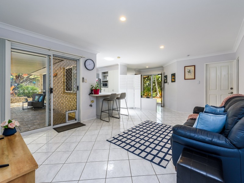 4 Corringle Close, Helensvale QLD 4212