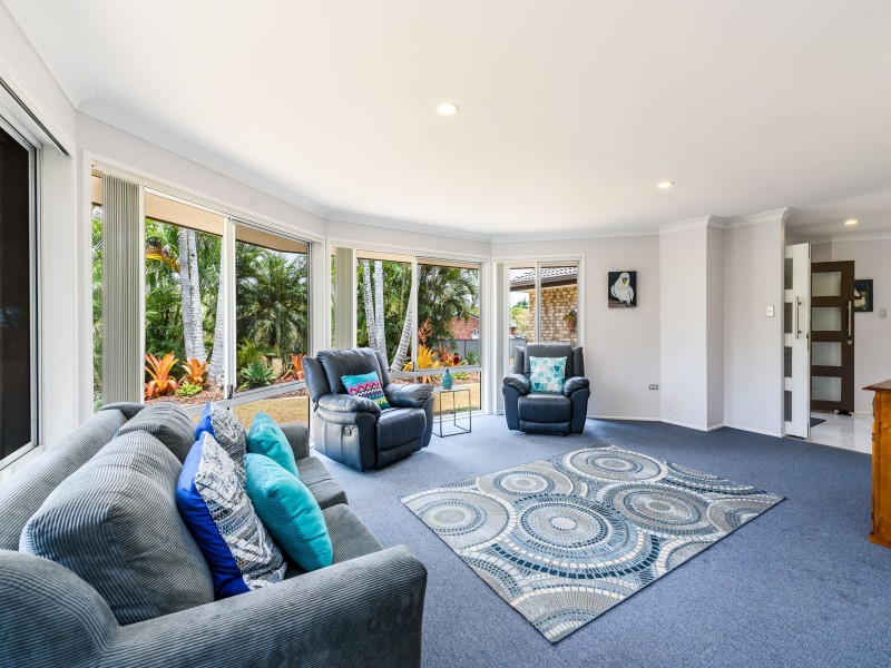4 Corringle Close, Helensvale QLD 4212