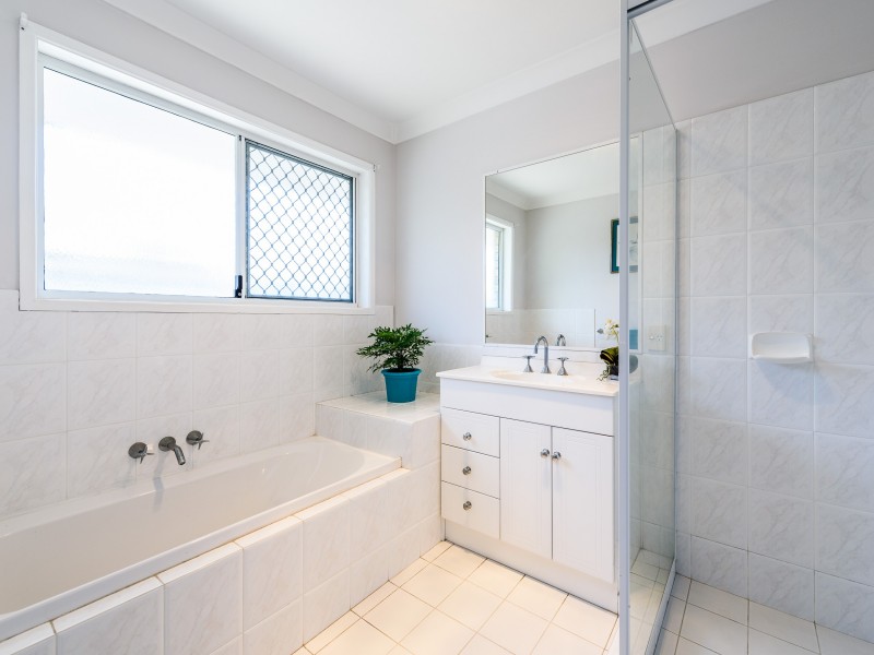 4 Corringle Close, Helensvale QLD 4212