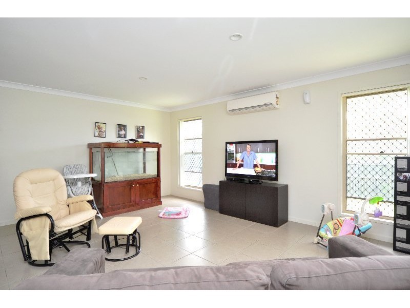 22 Stoneleigh Way, Holmview QLD 4207