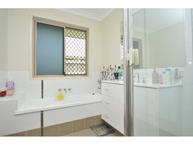22 Stoneleigh Way, Holmview QLD 4207