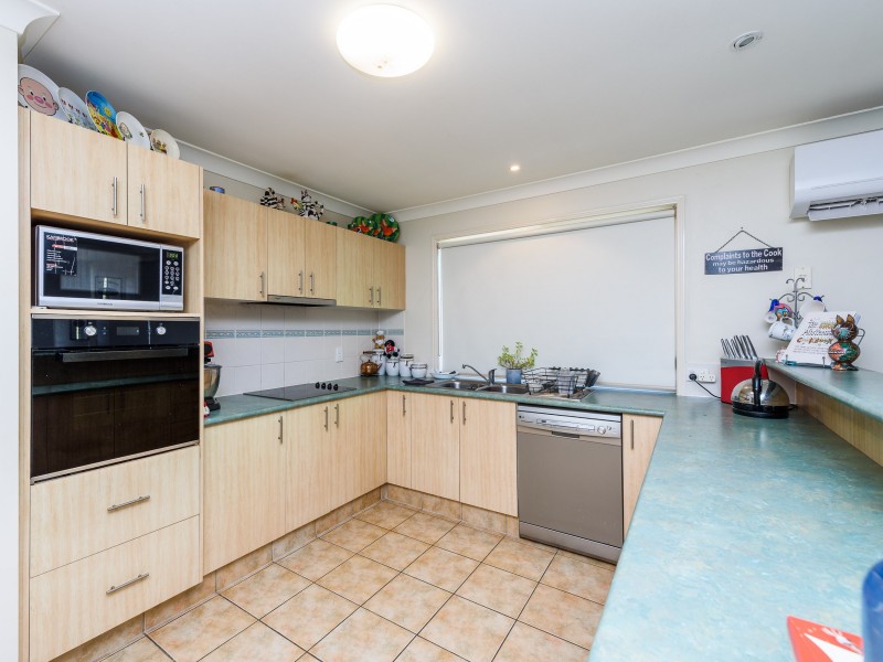 35 Manra Way, Pacific Pines QLD 4211