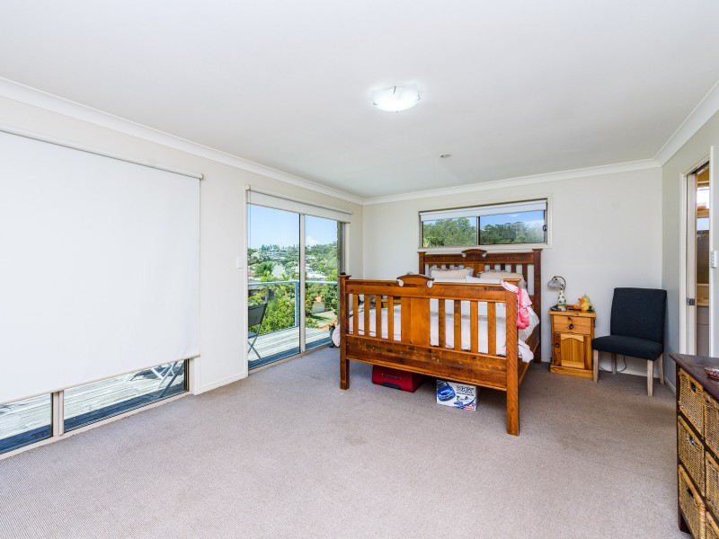 35 Manra Way, Pacific Pines QLD 4211