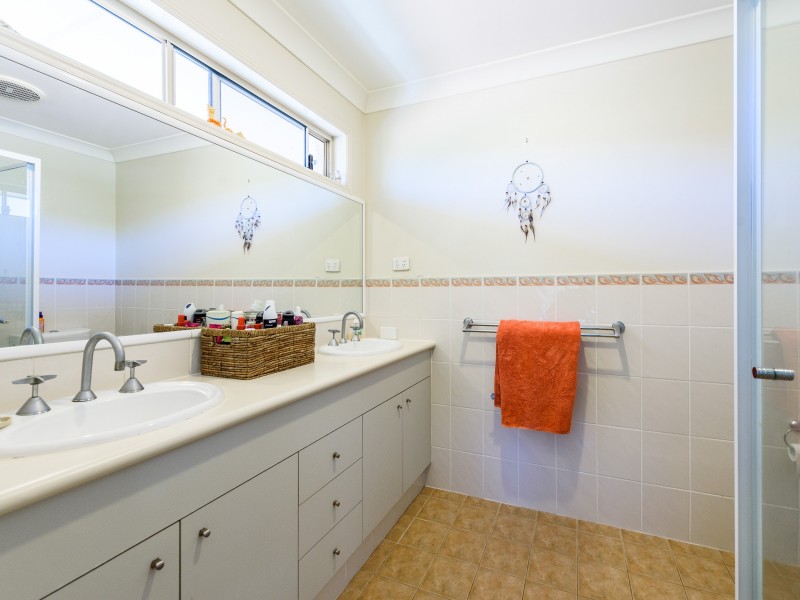 35 Manra Way, Pacific Pines QLD 4211