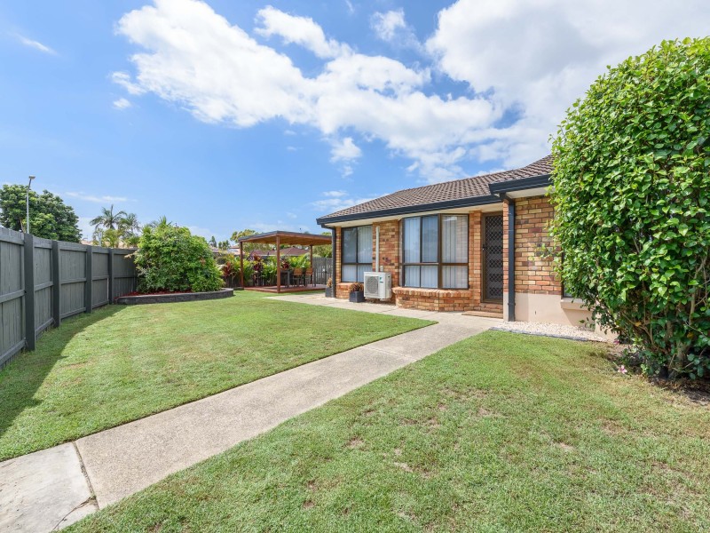 1/2 Warrie Close, Paradise Point QLD 4216