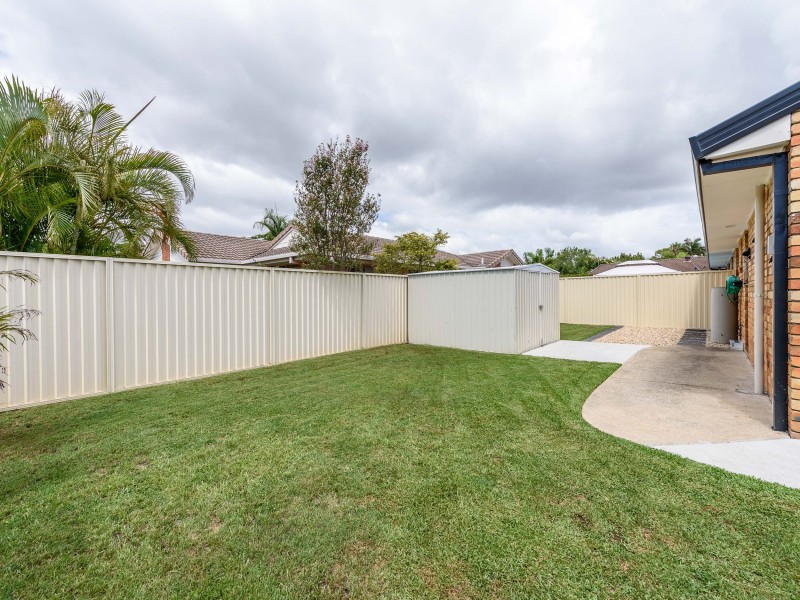1/2 Warrie Close, Paradise Point QLD 4216