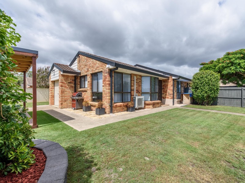 1/2 Warrie Close, Paradise Point QLD 4216