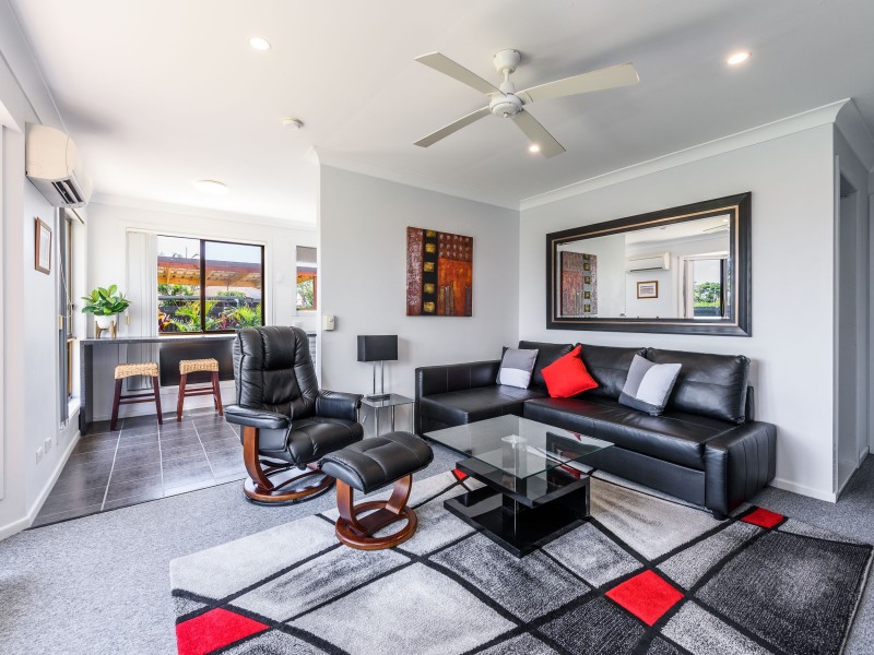 1/2 Warrie Close, Paradise Point QLD 4216