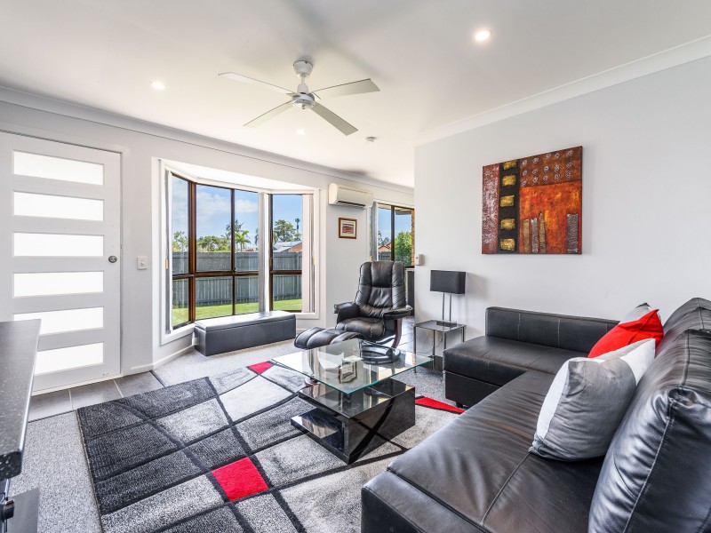 1/2 Warrie Close, Paradise Point QLD 4216