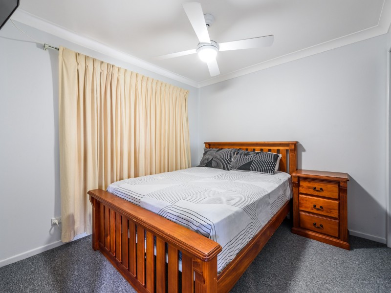1/2 Warrie Close, Paradise Point QLD 4216