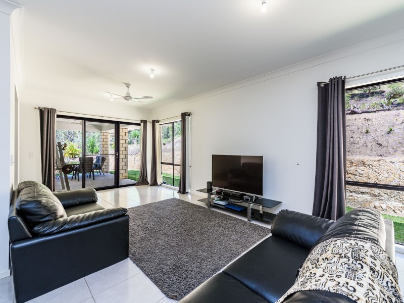 15 Woodland Avenue, Mount Nathan QLD 4211