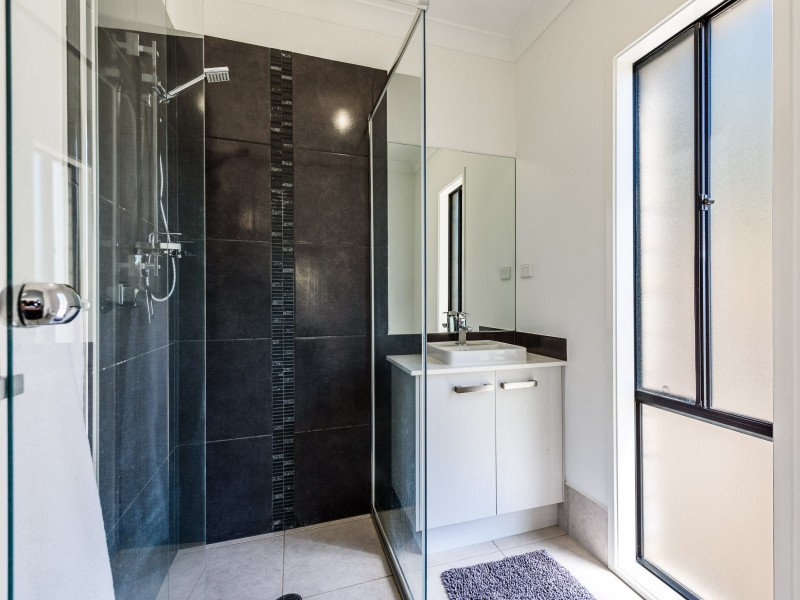 15 Woodland Avenue, Mount Nathan QLD 4211