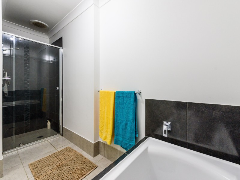15 Woodland Avenue, Mount Nathan QLD 4211