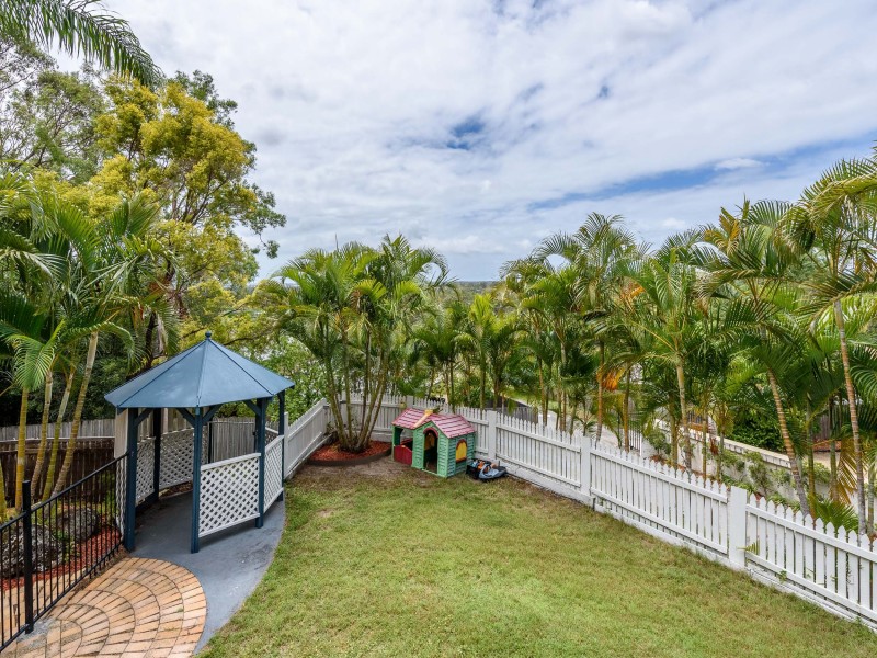15 Surrey Court, Helensvale QLD 4212