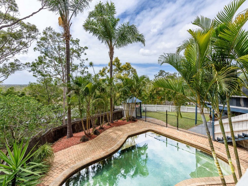 15 Surrey Court, Helensvale QLD 4212