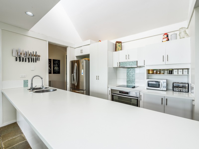 15 Surrey Court, Helensvale QLD 4212