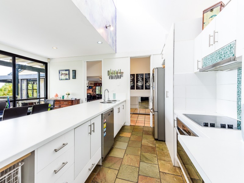 15 Surrey Court, Helensvale QLD 4212