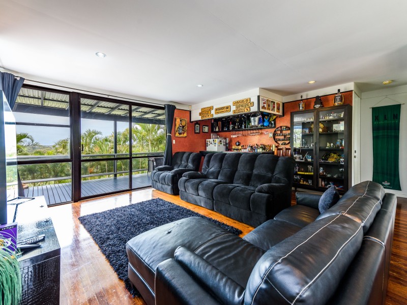 15 Surrey Court, Helensvale QLD 4212