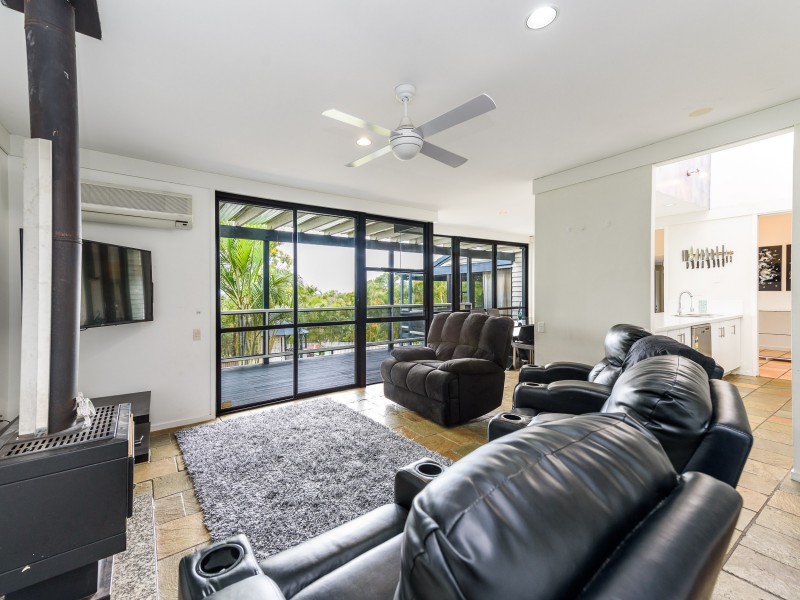 15 Surrey Court, Helensvale QLD 4212