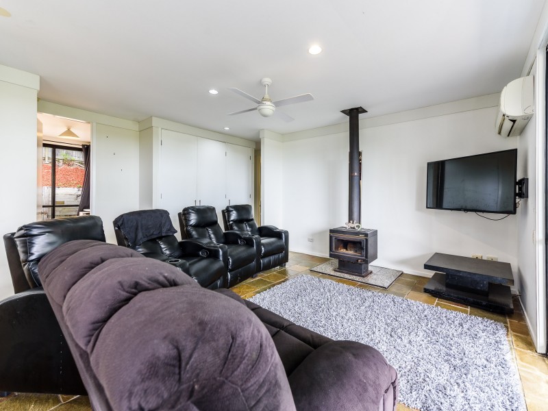 15 Surrey Court, Helensvale QLD 4212