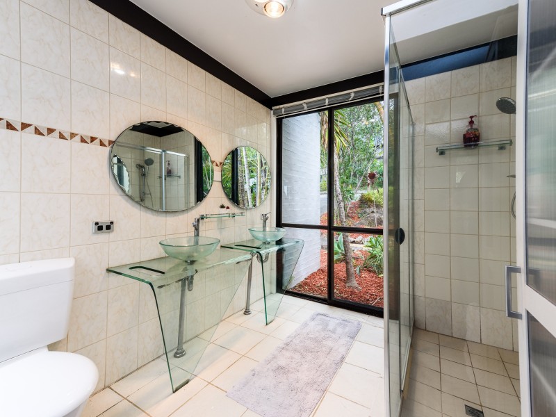 15 Surrey Court, Helensvale QLD 4212