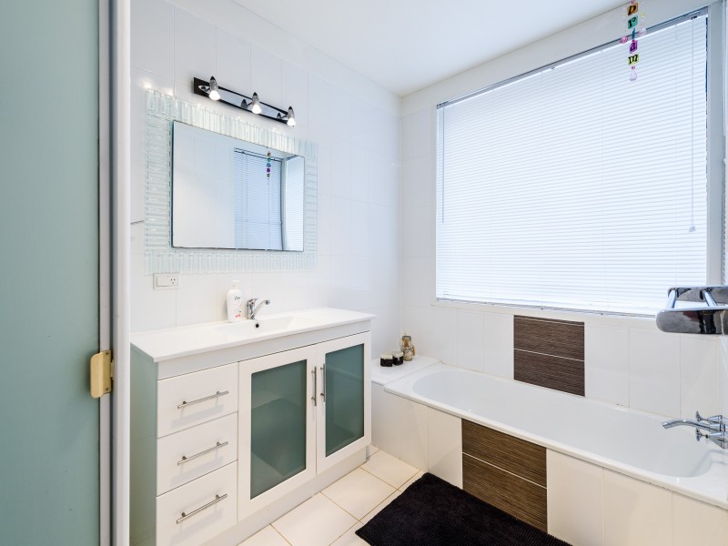 15 Surrey Court, Helensvale QLD 4212