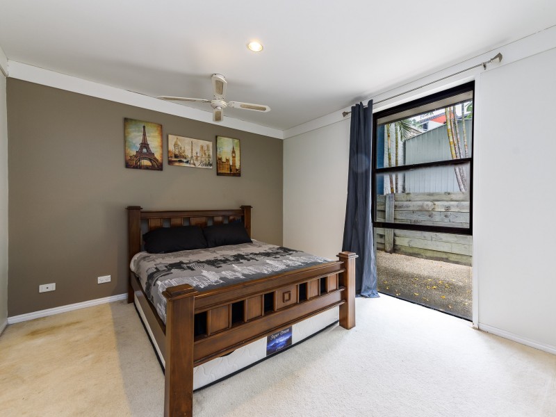 15 Surrey Court, Helensvale QLD 4212