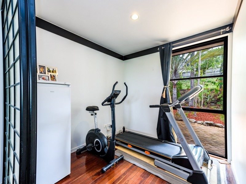15 Surrey Court, Helensvale QLD 4212