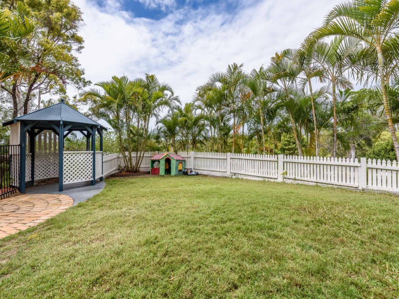 15 Surrey Court, Helensvale QLD 4212