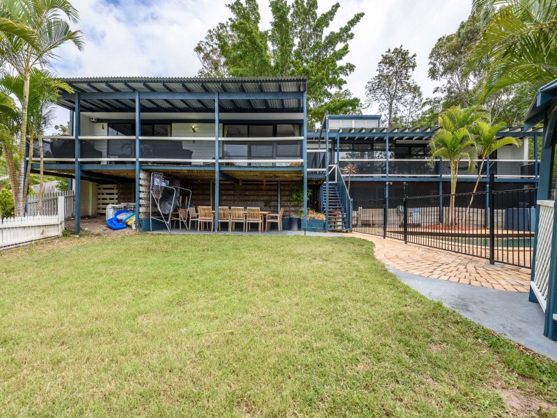 15 Surrey Court, Helensvale QLD 4212