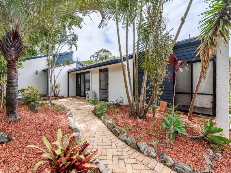 15 Surrey Court, Helensvale QLD 4212