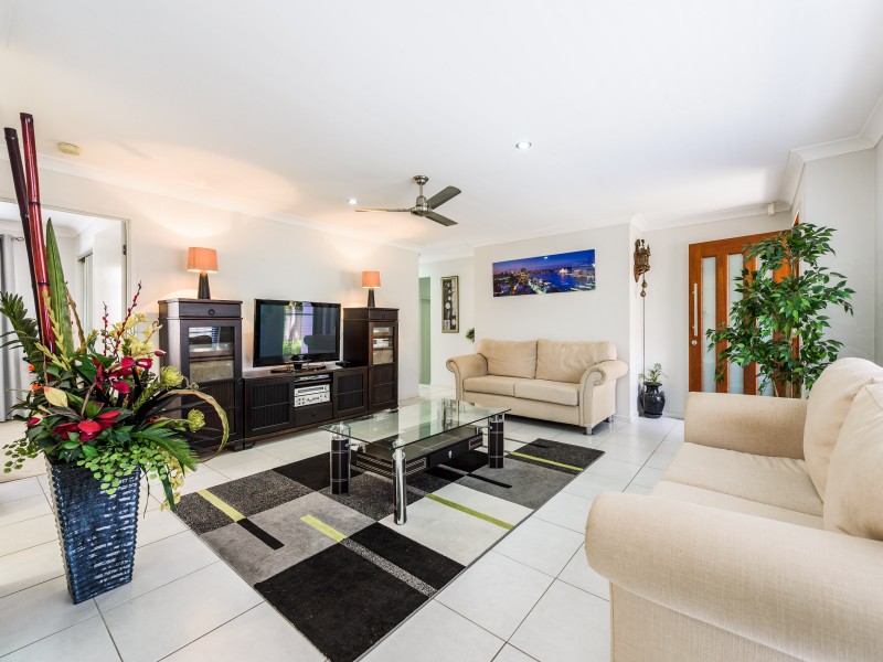 1/19 McRae Circuit, Pacific Pines QLD 4211