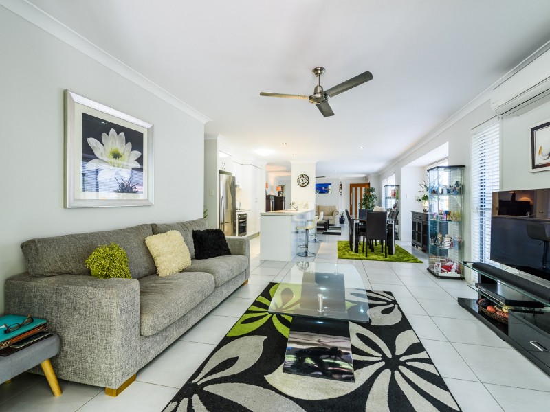 1/19 McRae Circuit, Pacific Pines QLD 4211