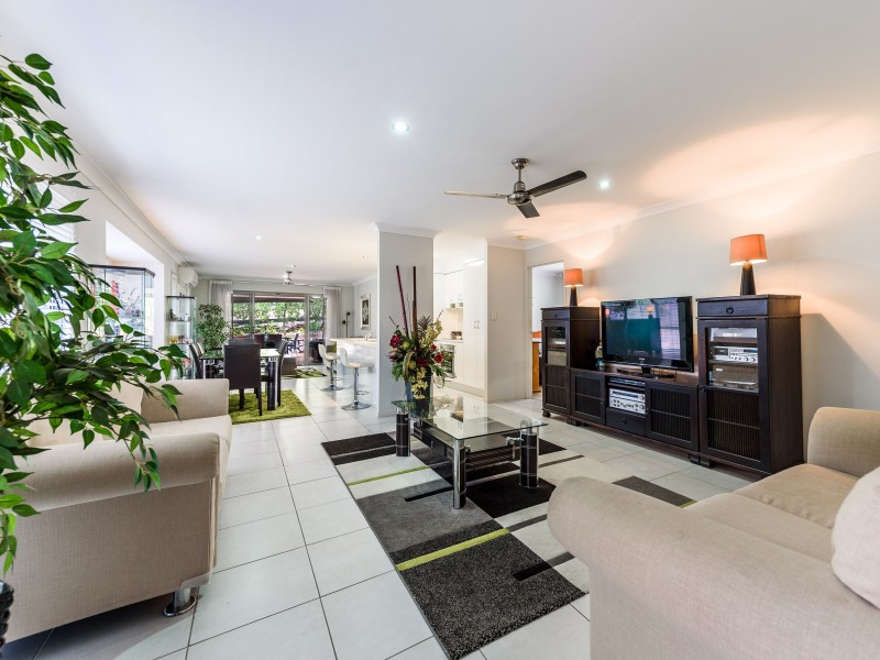 1/19 McRae Circuit, Pacific Pines QLD 4211