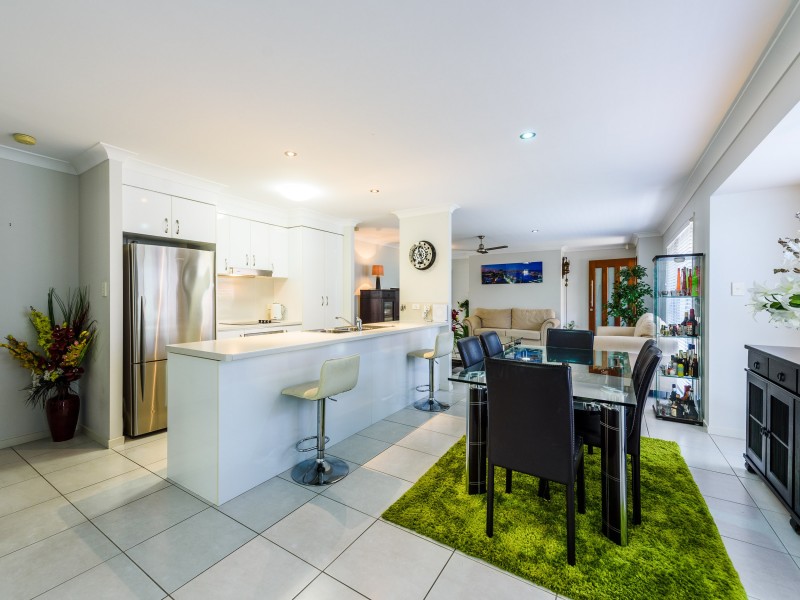 1/19 McRae Circuit, Pacific Pines QLD 4211
