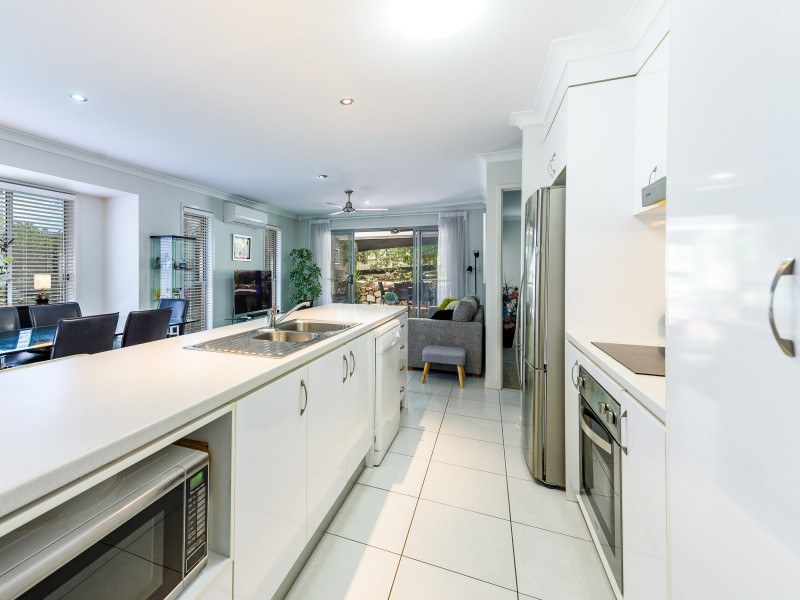 1/19 McRae Circuit, Pacific Pines QLD 4211