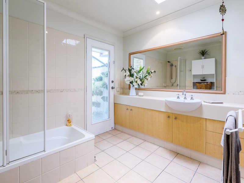 16 Meadowbank Drive, Upper Coomera QLD 4209