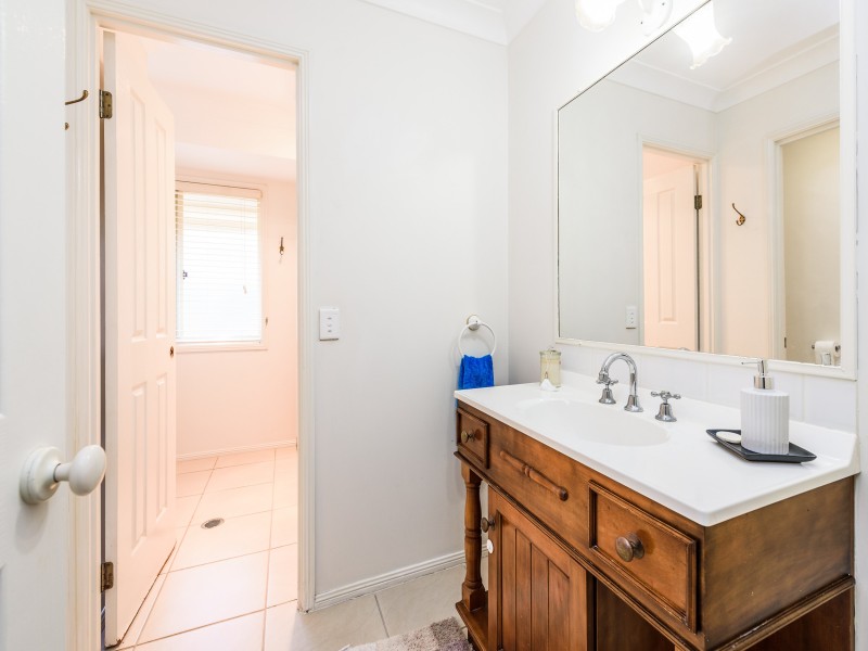 5 Corringle Close, Helensvale QLD 4212