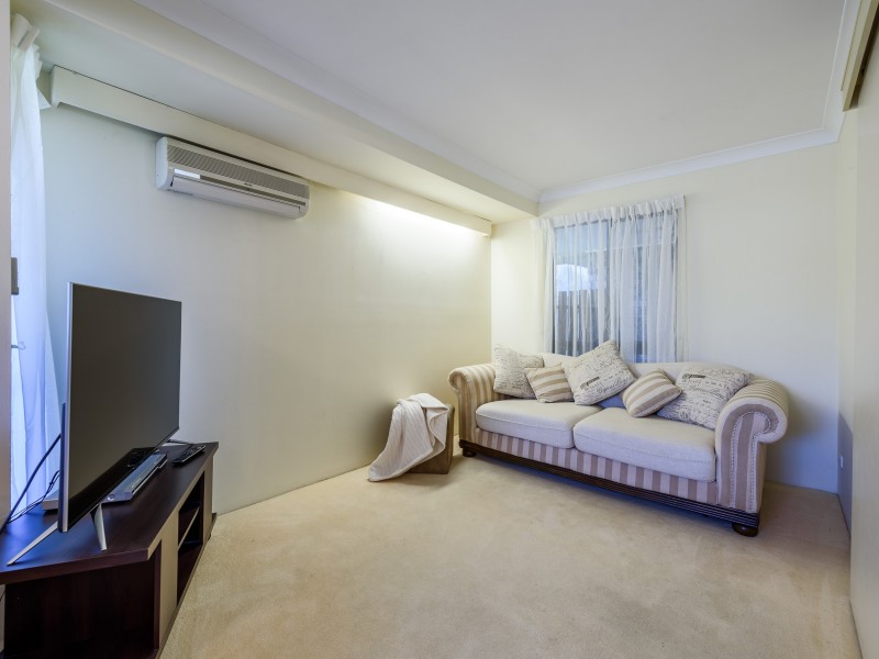 4 Calder Crescent, Helensvale QLD 4212