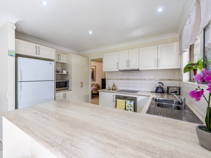 4 Calder Crescent, Helensvale QLD 4212