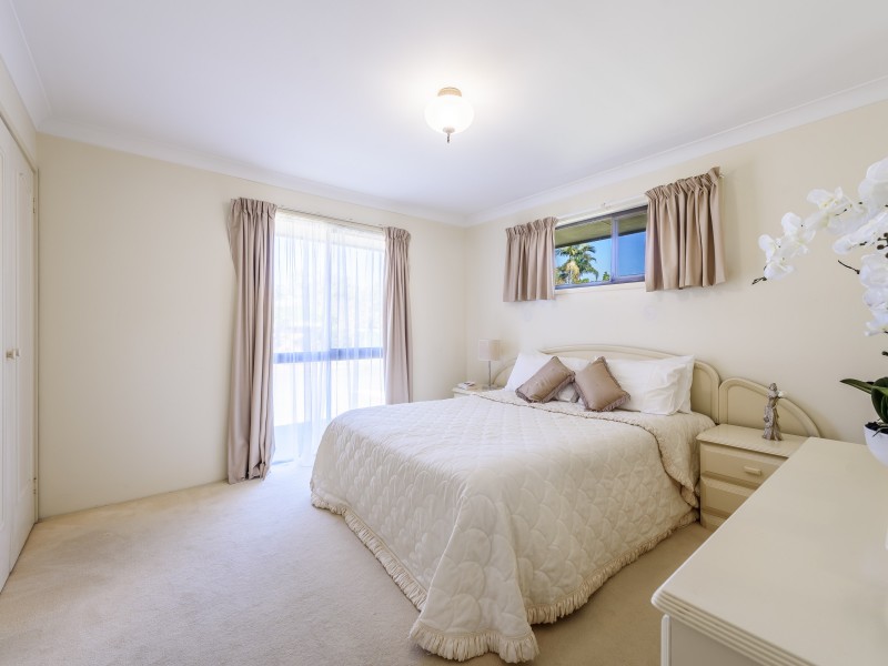 4 Calder Crescent, Helensvale QLD 4212