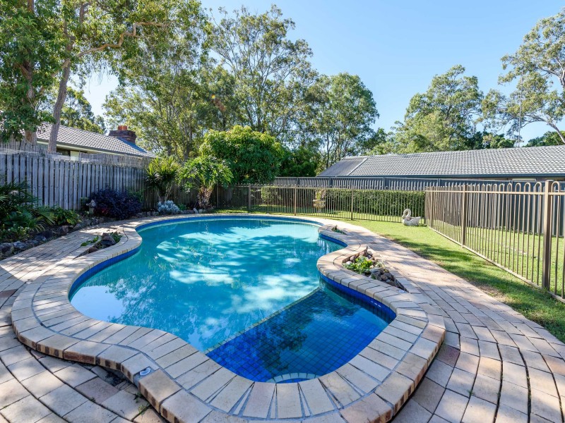 4 Calder Crescent, Helensvale QLD 4212
