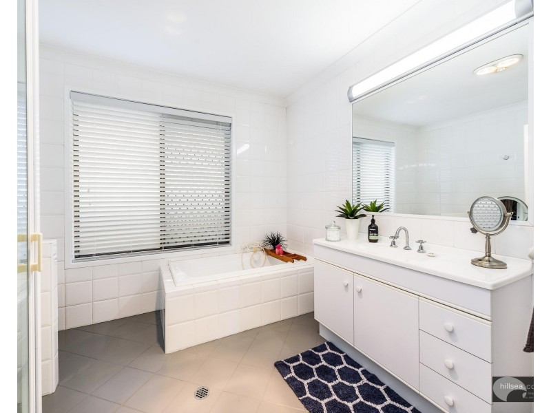 13 Jesmond Road, Helensvale QLD 4212