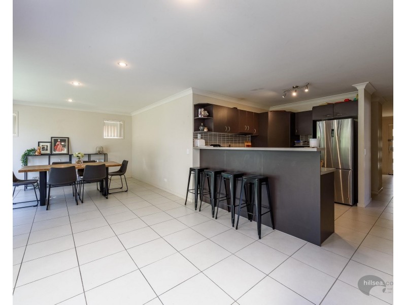 8 Alford Lane, Pacific Pines QLD 4211