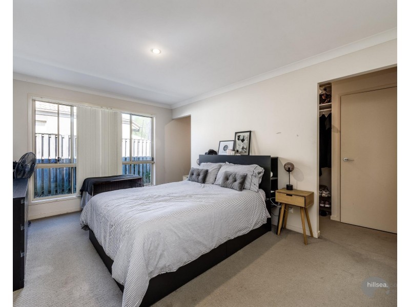 8 Alford Lane, Pacific Pines QLD 4211