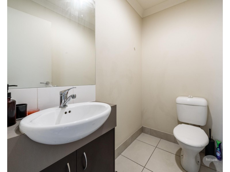 8 Alford Lane, Pacific Pines QLD 4211