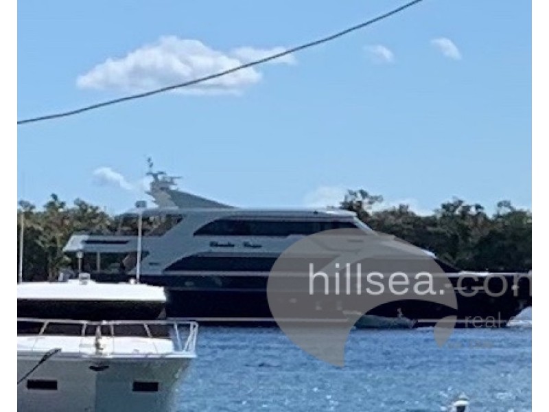 1 Dobell Avenue, Paradise Point QLD 4216