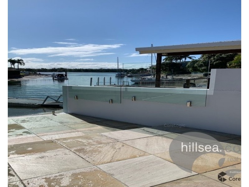 1 Dobell Avenue, Paradise Point QLD 4216