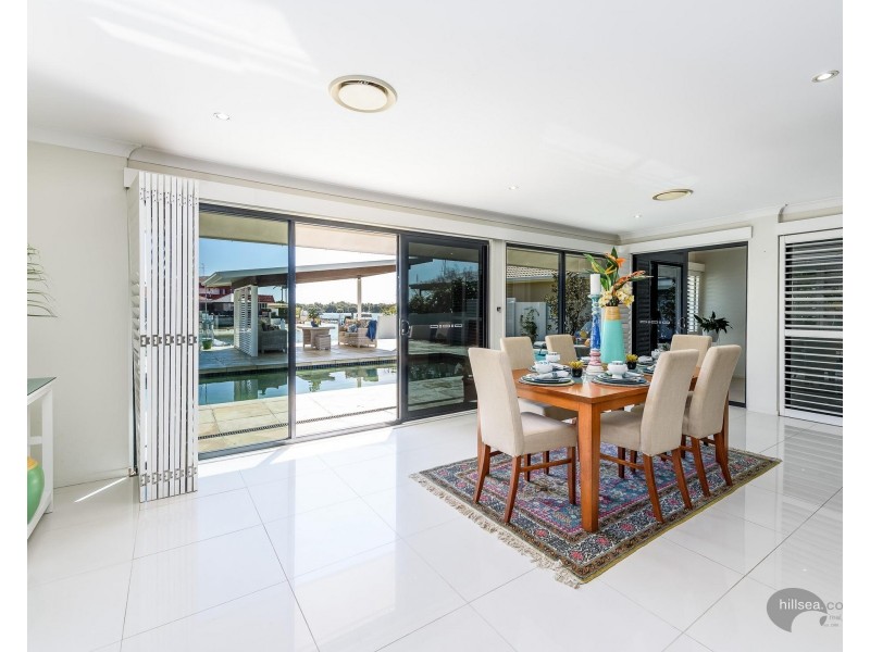 1 Dobell Avenue, Paradise Point QLD 4216