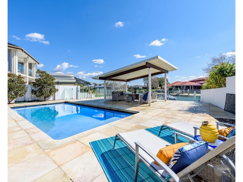 1 Dobell Avenue, Paradise Point QLD 4216